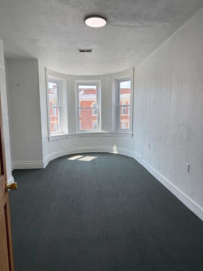 Building Photo - 3614 Dawson St