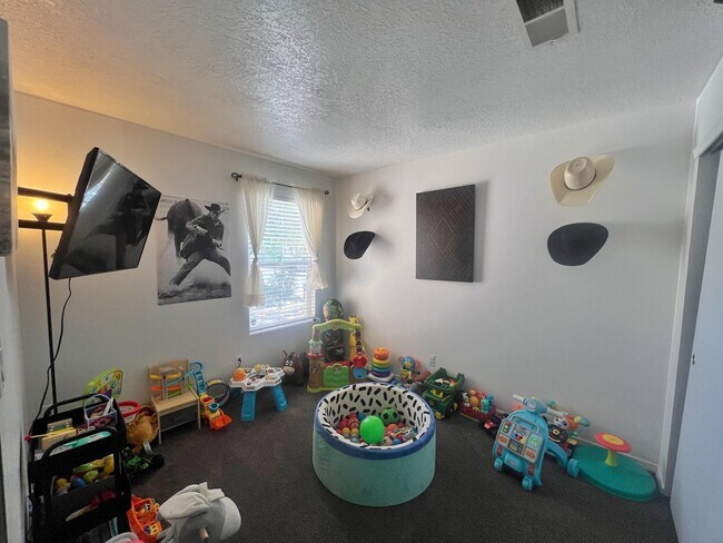 Building Photo - 6148 Malpais Park Ave NW