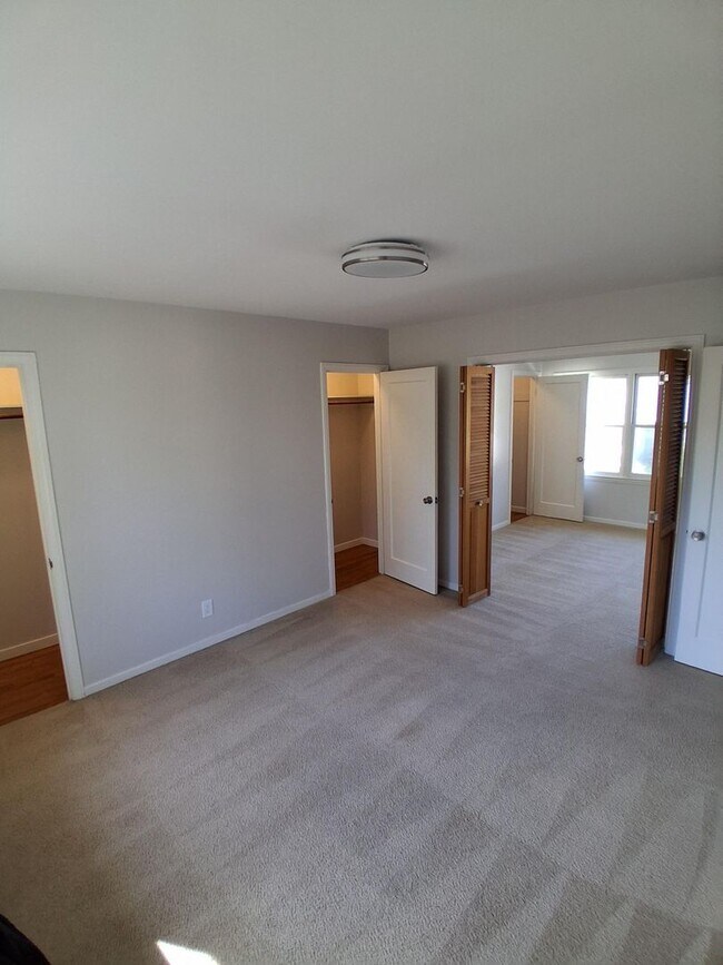 Building Photo - 1044-1048 Marcussen Drive