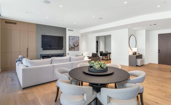 Building Photo - 5000 N Camelback Rdg Dr