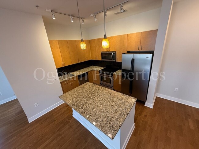 Building Photo - 810-406 W. 4th St-2BR/1BA 4th & Broad Condo!