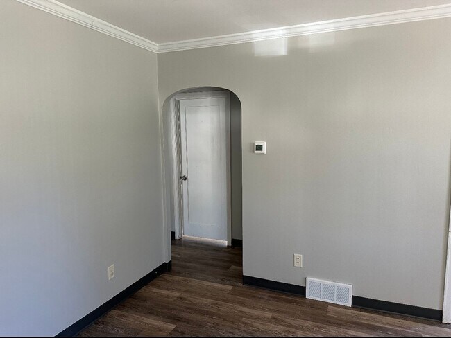 Building Photo - JP409-411 E. Bismark