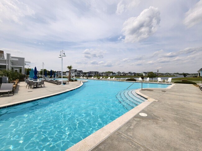 Building Photo - Home Available in Summerhouse on Everett Bay! Showings Coming Soon.