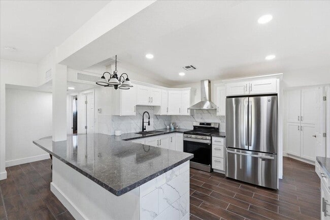 Building Photo - 38466 N Basin Rd