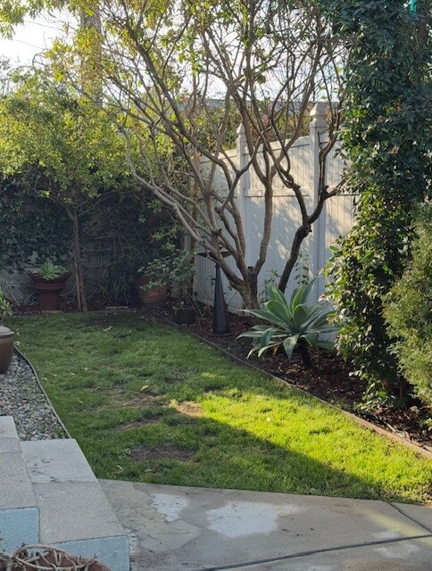 Building Photo - 2825 Moss Ave