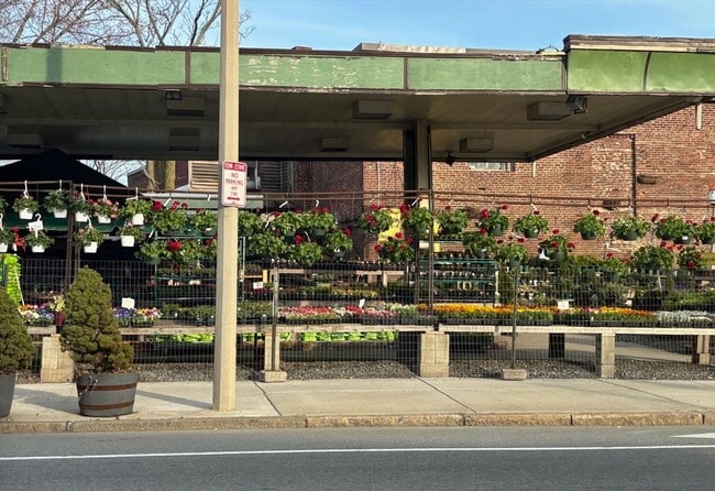 Building Photo - 23 Munroe St