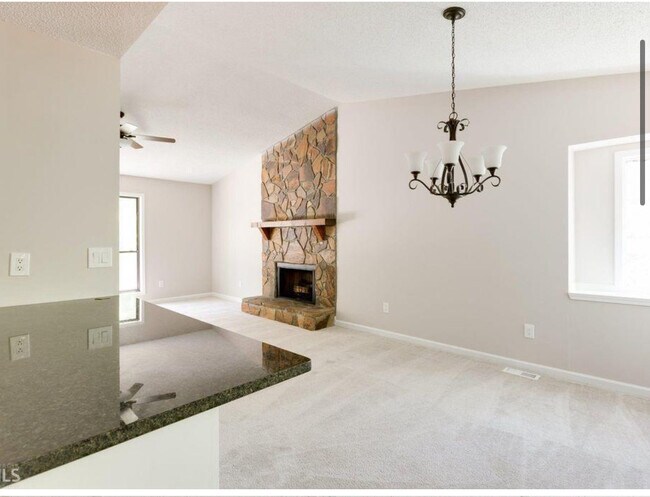 Building Photo - 650 Gregory Manor Dr SW