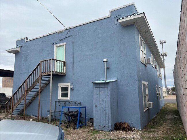 Building Photo - 1002 Butternut St