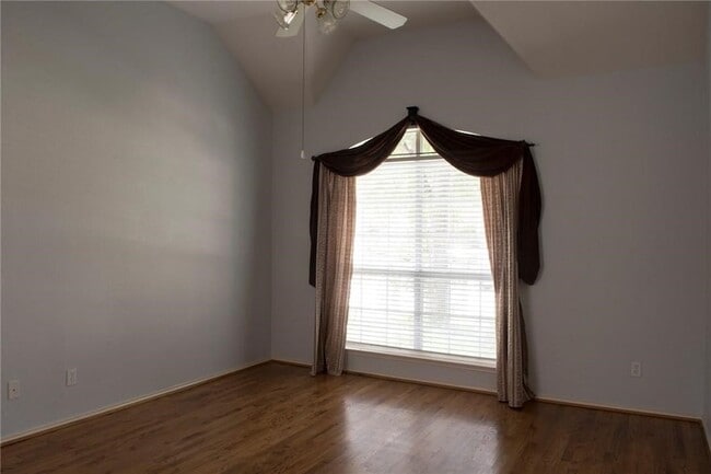 Building Photo - 2027 St Anne Dr