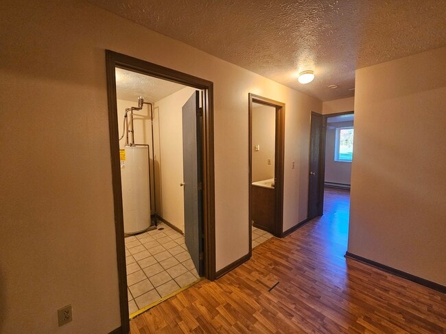 Building Photo - 4790 Sunnybrook Rd
