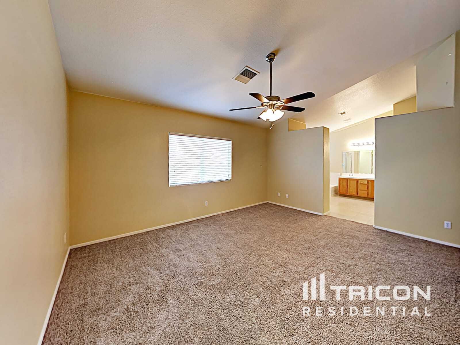 Building Photo - 610 Largo Azul Ave