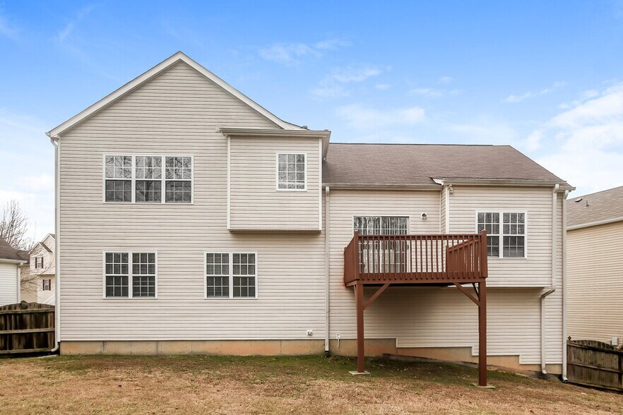 Building Photo - 5727 Newnan Cir