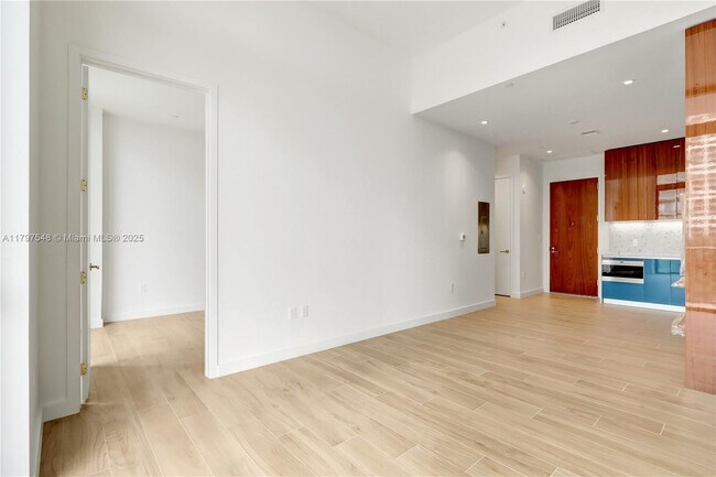 Building Photo - 2655 S Bayshore Dr