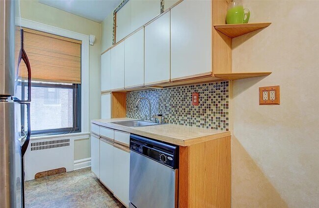 Building Photo - 76-66 Austin St