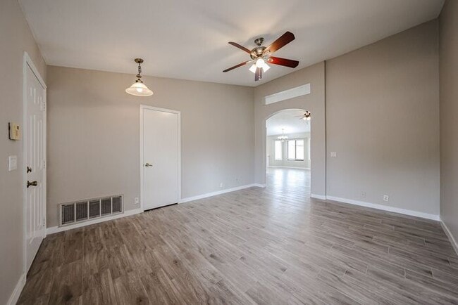 Building Photo - Welcome to this Charming 3 BEDROOM , 2 BAT...