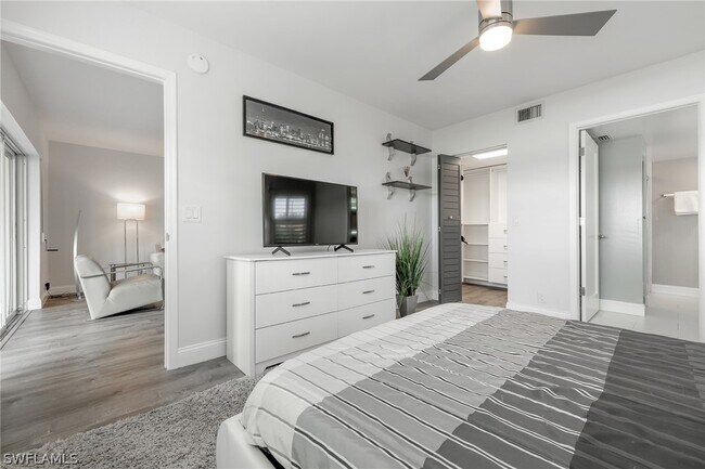 Building Photo - 7848 Emerald Cir