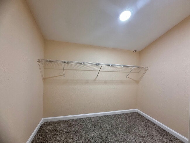 Building Photo - Updated 4 bedroom 2 bath home!