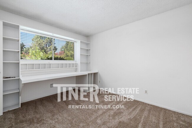 Building Photo - 4935 Kurz Cir
