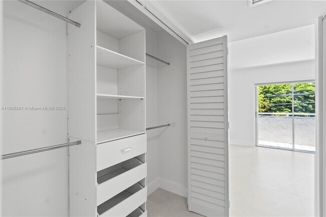 Building Photo - 3597 SW 17th St