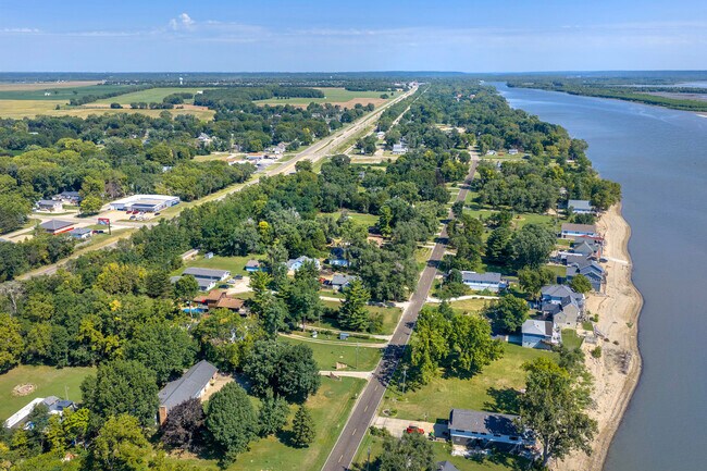 Building Photo - 15414 N River Beach Dr