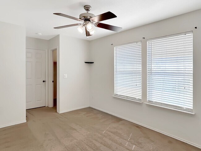 Building Photo - Spacious 5-Bedroom Retreat with Oversized Primary Suite in Converse