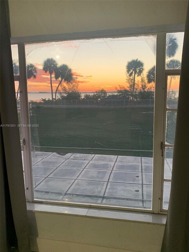 Building Photo - 6003 S Indian River Dr