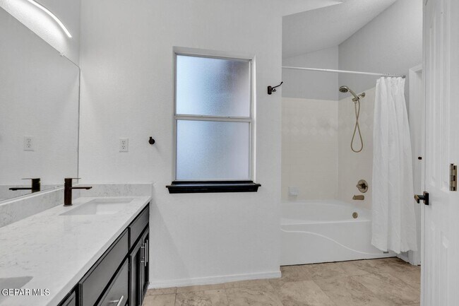 Building Photo - 7489 Plaza Redonda Dr