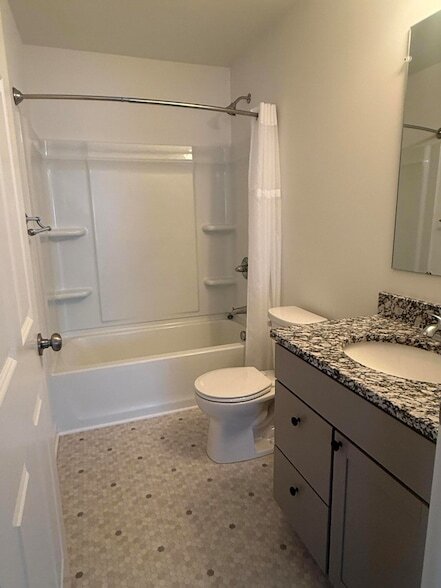 Building Photo - 2682 Valley Dr