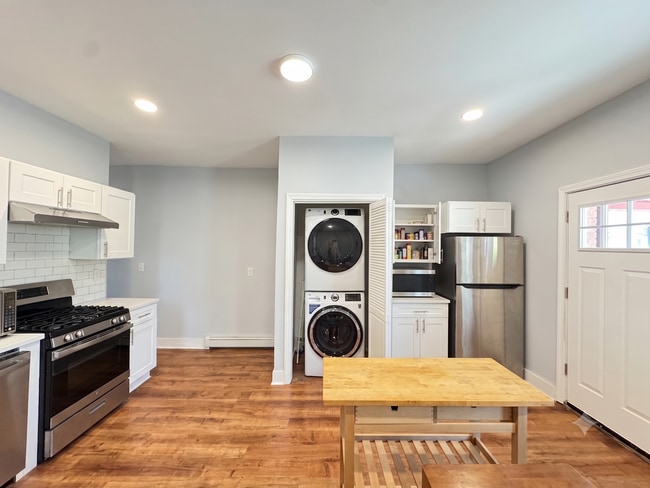 Building Photo - Fully Renovated 3BR Near Yale SOM | In-Unit Laundry | Large Back Porch