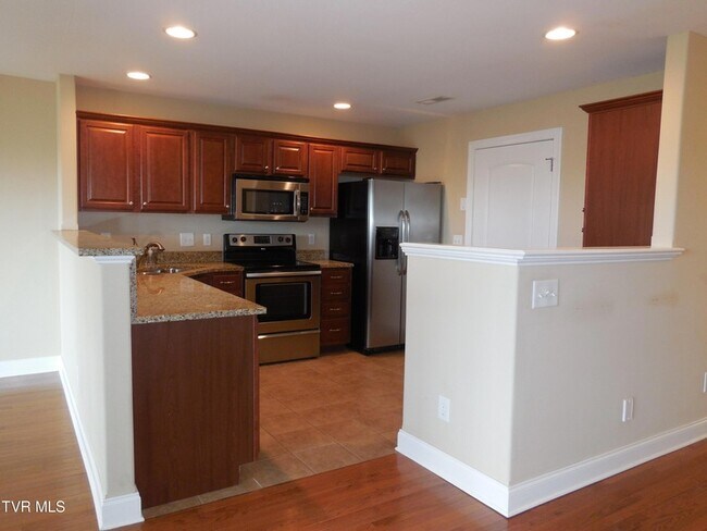 Building Photo - 341 Coldwater Dr