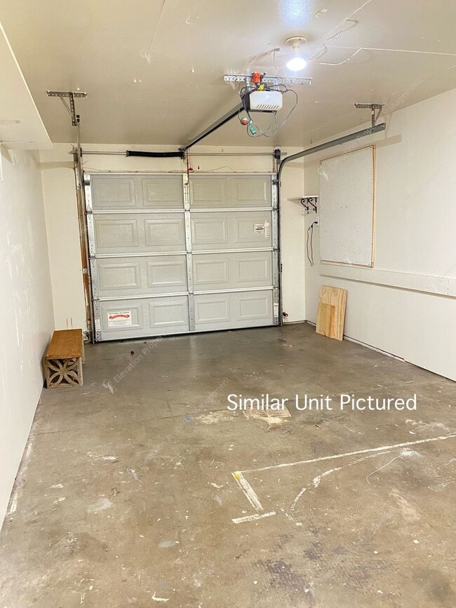 Building Photo - 2769 NE Mesa Ct