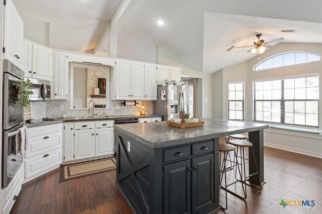 Building Photo - 840 Long Horn Trail