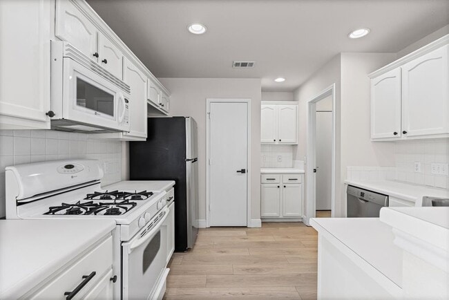 Building Photo - 336 Celery Loop