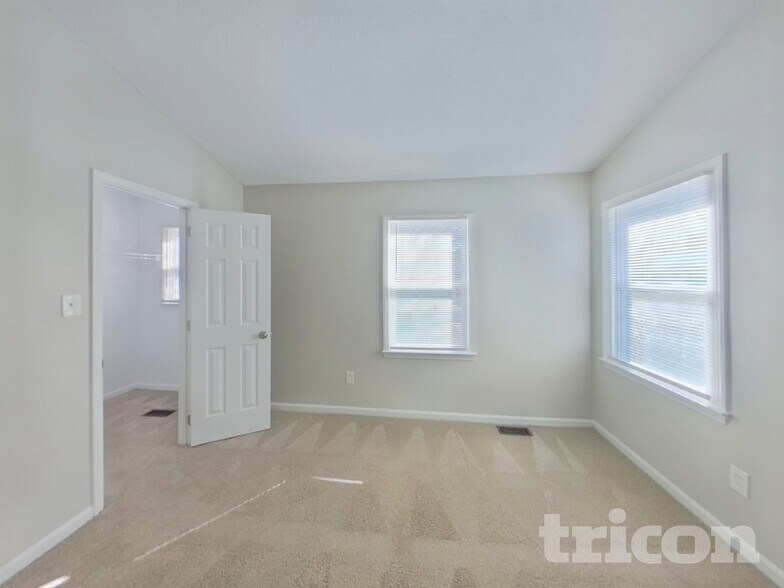 Building Photo - 2026 Trowbridge Ct