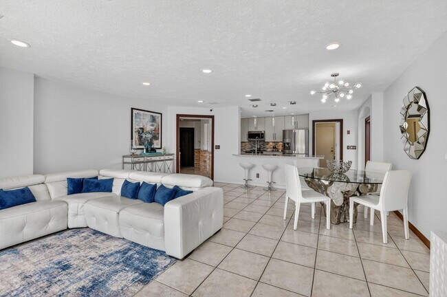 Building Photo - 6362 Brava Way