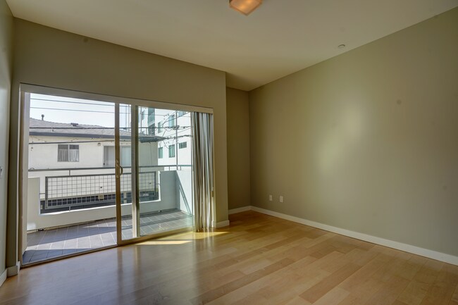 Building Photo - 1529 S Westgate Ave