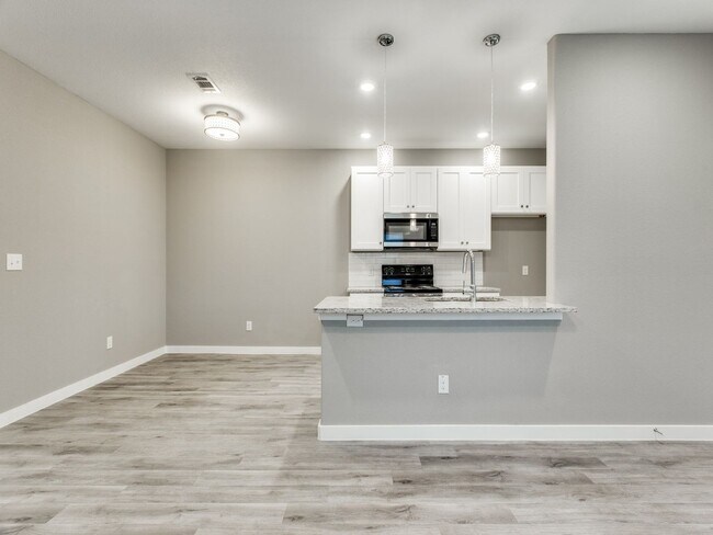 Building Photo - 3205-3207 Karen St