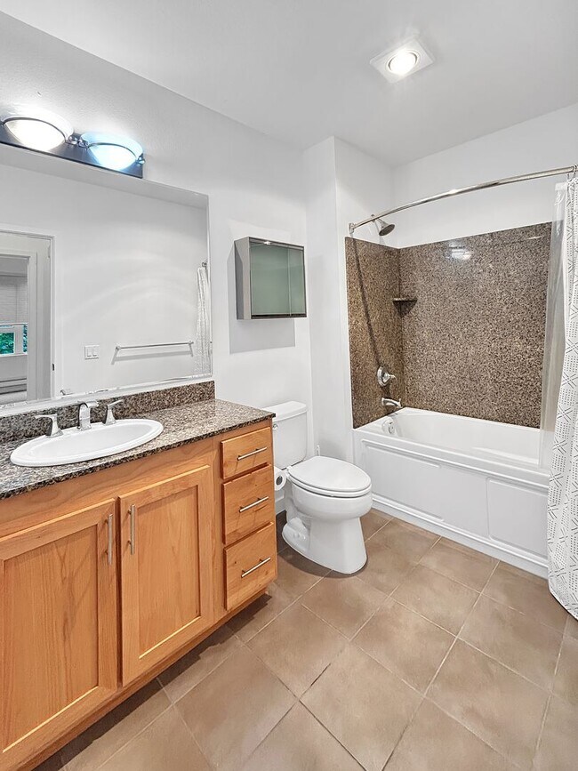 Building Photo - 1Bd/1Ba Kirkland Condo