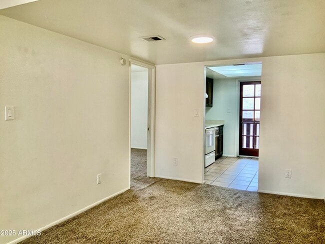 Building Photo - 1927 E Hampton Ave