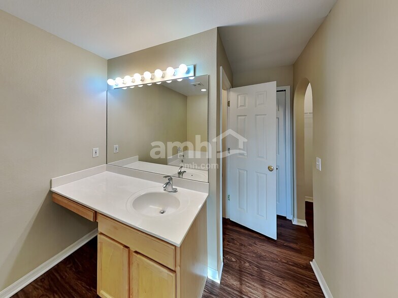 Building Photo - 12916 Parkington Dr