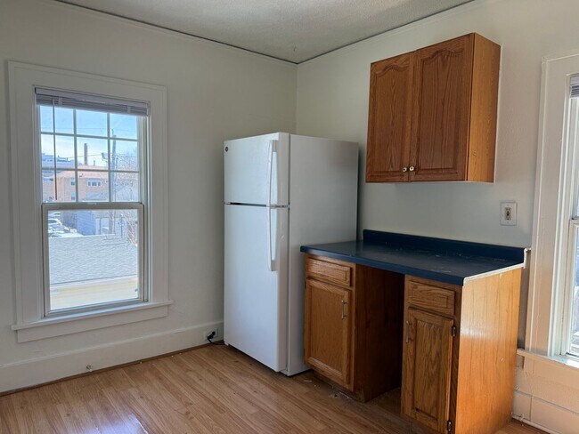 Building Photo - 722 8th Ave N