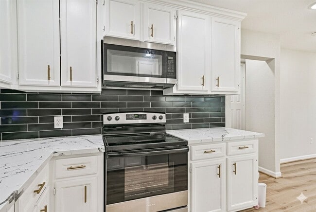 Building Photo - 611 Munger St