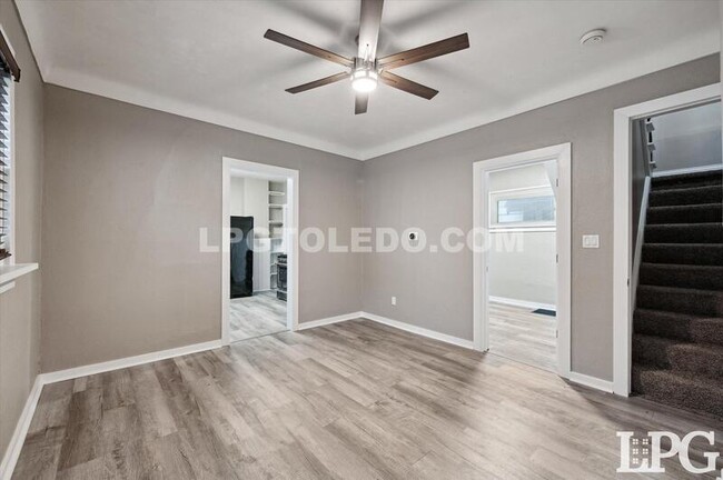 Building Photo - 533 Raymer Blvd