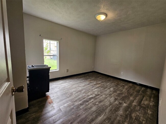 Building Photo - 119 Palm Oak Dr