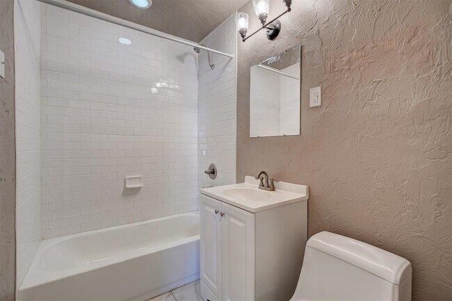 Building Photo - 1824 Andover Ct