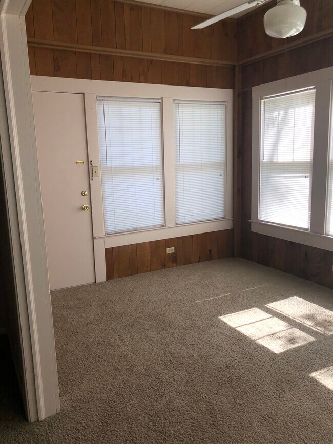 Building Photo - 716 W Georgia Ave