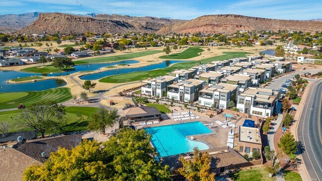 Building Photo - LUXURY GOLF COURSE CONDO - FULLY FURNISHED