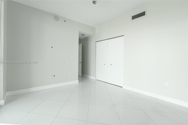 Building Photo - 900 Biscayne Blvd