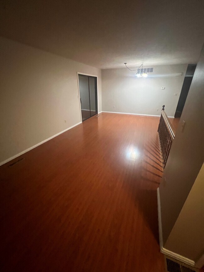 Building Photo - 1312 Applewood Ln