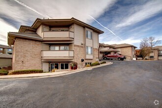 Building Photo - Ready now Plum Creek condo close to downto...